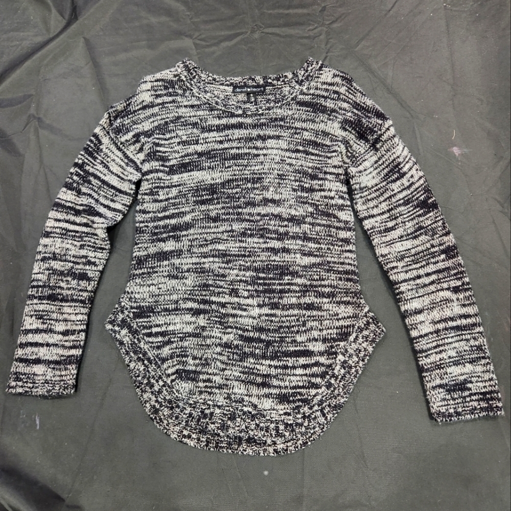 Derek Heart Knit Sweater Womens S Black Grey Scalloped Hem Rounded Cut